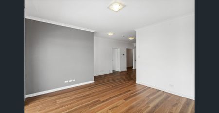 Stunning apartment in secure complex - Photo 5