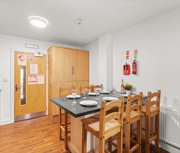 1 bedroom in a house share to rent - Photo 2
