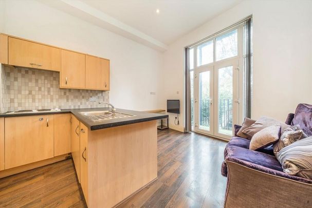 Studio to rent - Photo 1