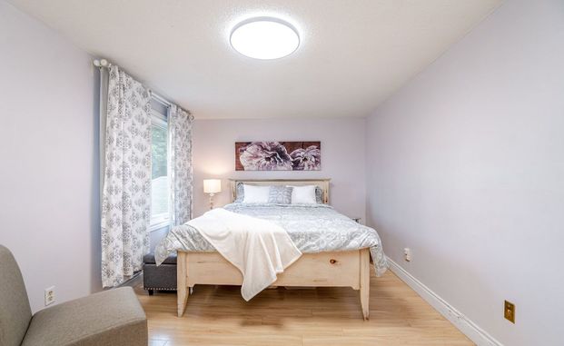 For Lease - 39 Courtleigh Square, Brampton, Ontario - Photo 1