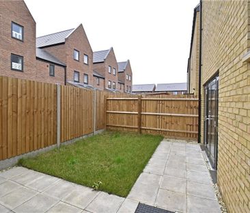 Well presented 4 bedroom townhouse to rent situated just to the Nor... - Photo 2