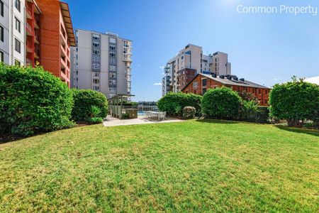 Spacious Apartment in a Harbourside Setting - Photo 5