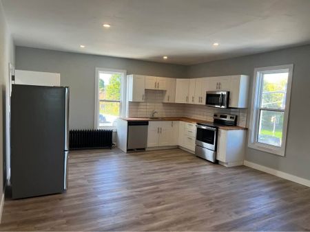 For Lease - 20497 LESLIE Street Unit# 2ND FLOOR, East Gwillimbury, Ontario - Photo 4