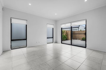 Modern and Low Maintenance in the Heart of Fremantle! - Photo 3
