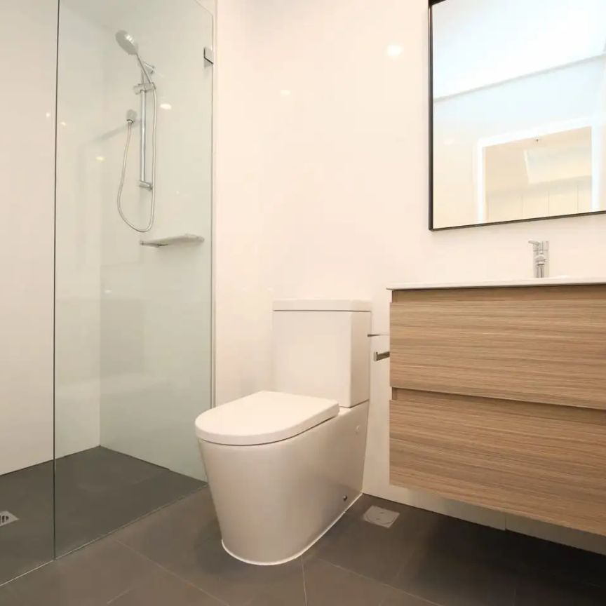 “Modern One Bedroom Apartment READY TO GO” - Photo 1