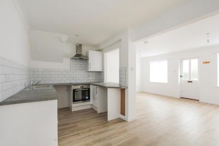 2 bedroom terraced house to rent - Photo 4