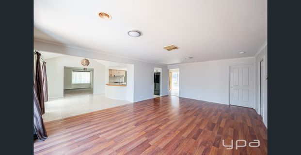 Large Family Home! - Photo 1