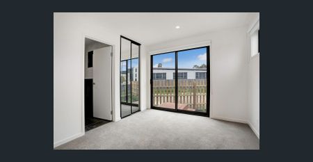 As new three bedroom townhouse with study! - Photo 3