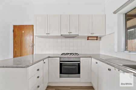 Spacious Family Home In Prime Location - Photo 2