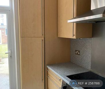 3 bedroom semi-detached house to rent - Photo 6