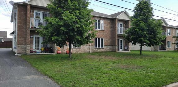 Drummondville Beau grand 5 1/2 à louer 1e étage libre pour 15 novembre - Photo 2