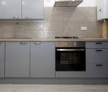 Beautiful 5-Bedroom Student House in Sheffield - Photo 4