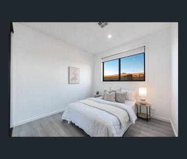 Stunning Brand New Modern Family Home in Prime Location! - Photo 2