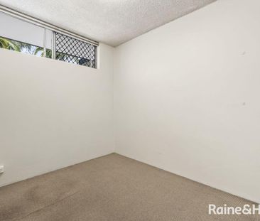 Modern Ground Floor Apartment with Private North-Facing Courtyard - Photo 4