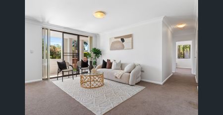 Lifestyle, Convenience & Comfort in the Heart of Castle Hill - Photo 2