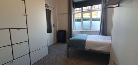 Lovely shared house, mostly medical profession! - Photo 5