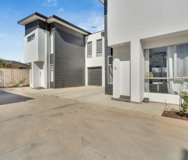 “Hi, I’m Your Easy, Modern Living in a Great Spot” - Photo 6