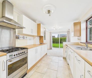 3 bedroom detached bungalow to rent - Photo 5