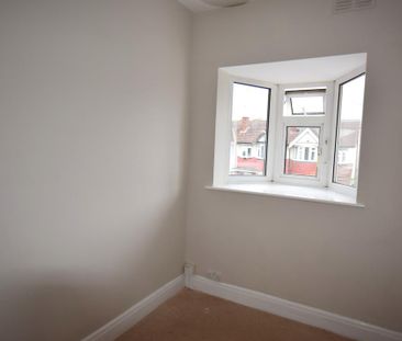 4 bedroom terraced house to rent - Photo 5