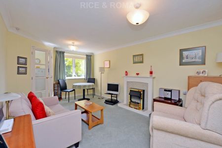 1 Bedroom Apartment, Royston Court – Hinchley Wood - Photo 4