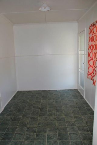 Close to beach - shops and school - Photo 4