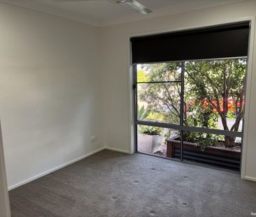 Spacious Family Living in Prime Urraween Location - Photo 2