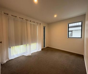 Modern 3-Bedroom Townhouse Backing onto Park - ... - Photo 3