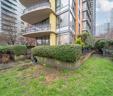 100 9 SMITHE MEWS, Vancouver, British Columbia - Photo 1