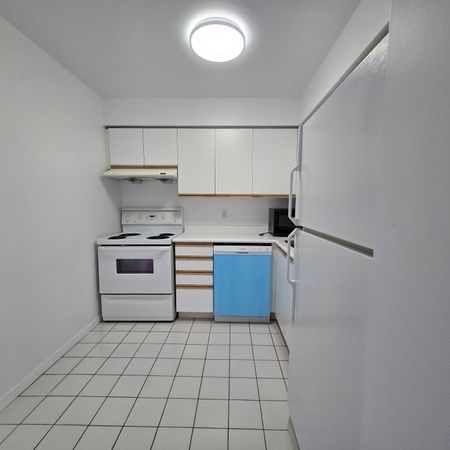 For Lease - 18 Hillcrest Avenue Unit# 1403, Toronto, Ontario - Photo 2