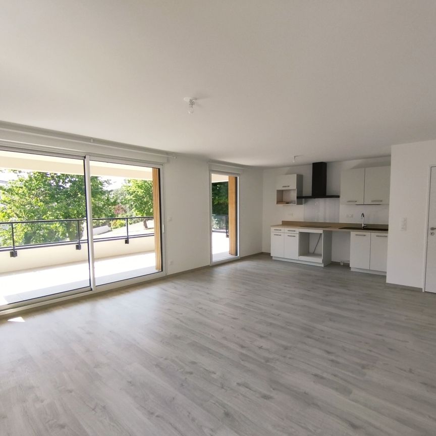 Location Appartement 3 pièces 86m² CHAMALIERES 63400 - Photo 1