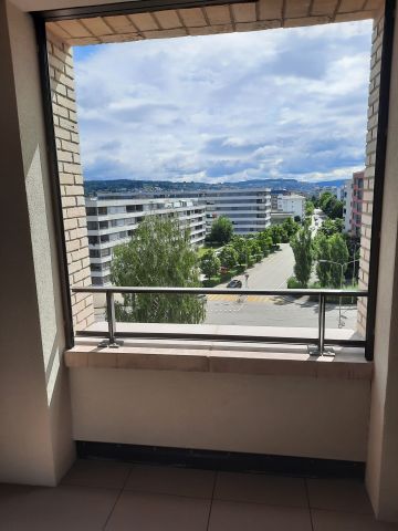 stilvolle 2.5-Zimmerwohnung im 13. OG mit Aussicht - Photo 3