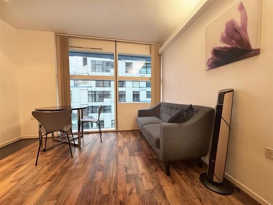 Studio to rent - Photo 1