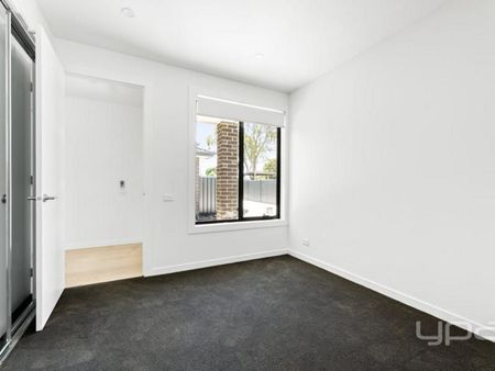 Clean, Convenient Townhouse! - Photo 2