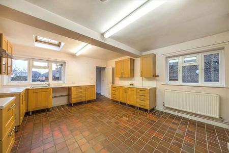 4 bedroom detached house to rent - Photo 5