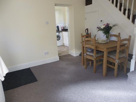 2 bedroom detached house to rent - Photo 2