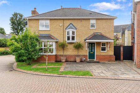 4 bedroom detached house to rent - Photo 2