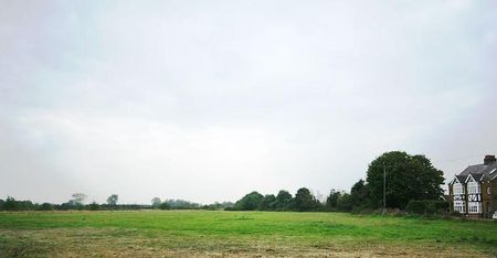 2 bedroom end of terrace house to rent - Photo 2