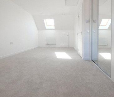 4 bedroom end of terrace house to rent - Photo 5