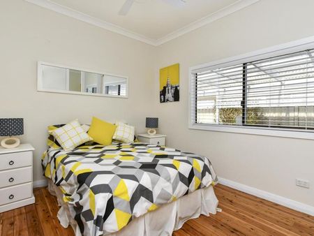 EXTENDED FAMILY LIVING AT ITS BEST! - Photo 3