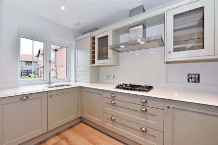 A modern two bedroom home by Millgate Homes in a bespoke private development in sought after Maidens Green. - Photo 4