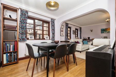 4 bedroom House To Let - Photo 3