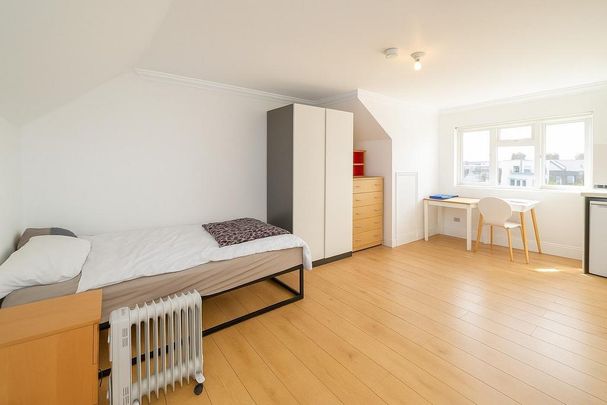 Studio to rent - Photo 1