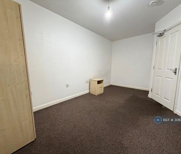 3 bedroom flat to rent - Photo 1