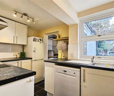 Farnell Road, Staines-upon-Thames, Surrey, TW18 4HT - Photo 2