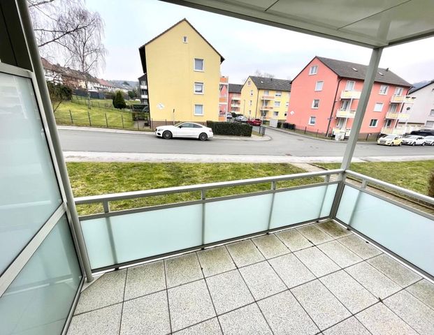 Attraktive 2-Zimmer-Wohnung mit großem Balkon in zentraler Lage - Photo 1