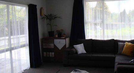 Large 4 Bedroom family home in Inglewood - Photo 2