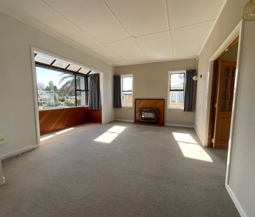ELEVATED THREE BEDROOMS IN A PRIME LOCATION - Photo 3