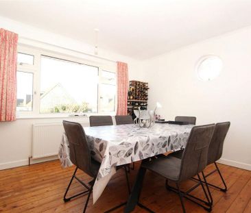 4 bedroom detached house to rent - Photo 4