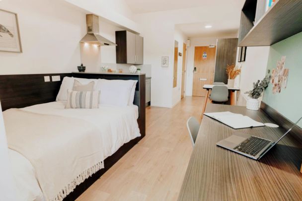 Silver Balcony Studio Riverside (Top Floor) - Photo 1