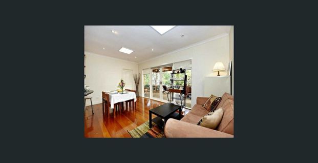 BRILLIANTLY ACCOMODATING IN BAYSIDE!! - Photo 1